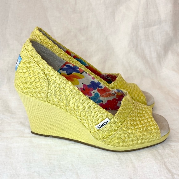 β¨Host Pickβ¨ Toms Espadrille Yellow Wedge Peep Toe Calypso Canvas Slip on Shoe - Picture 3 of 14